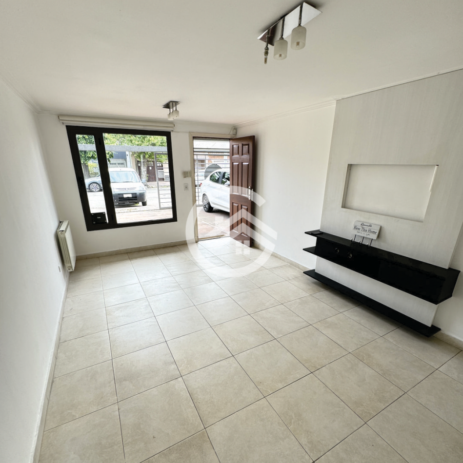 Venta Triplex 4 ambientes en barrio La Perla
