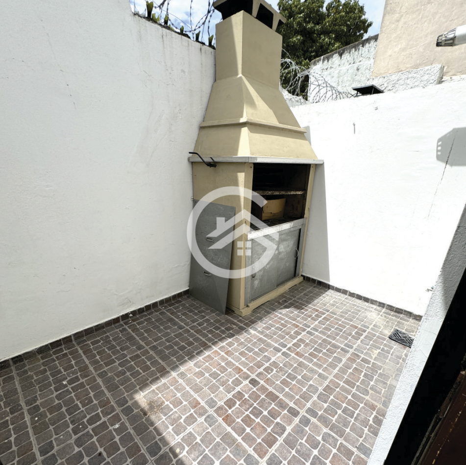 Venta Triplex 4 ambientes en barrio La Perla