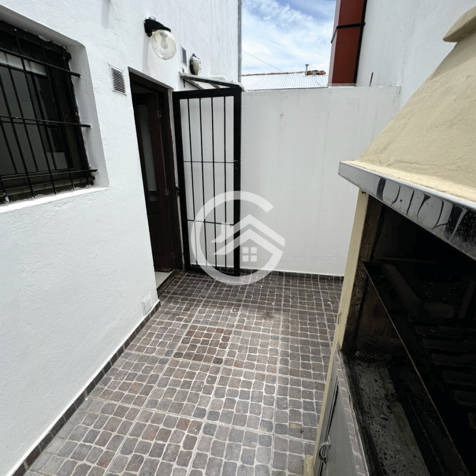 Venta Triplex 4 ambientes en barrio La Perla