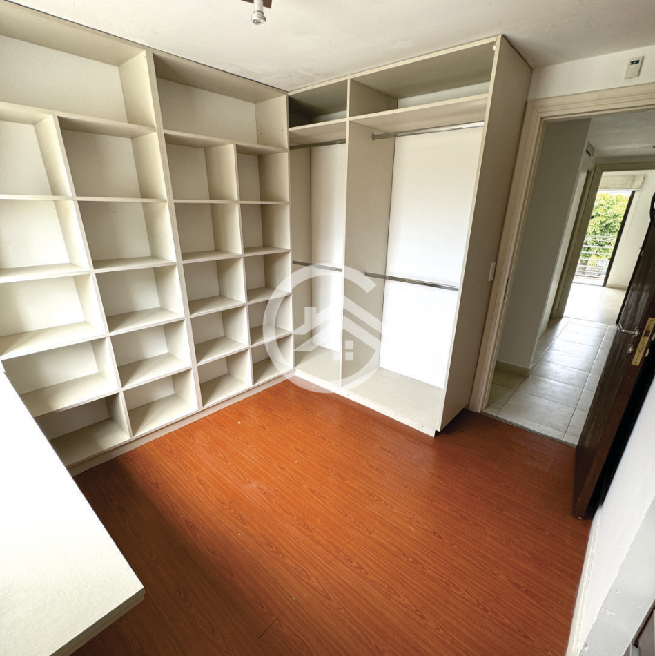 Venta Triplex 4 ambientes en barrio La Perla