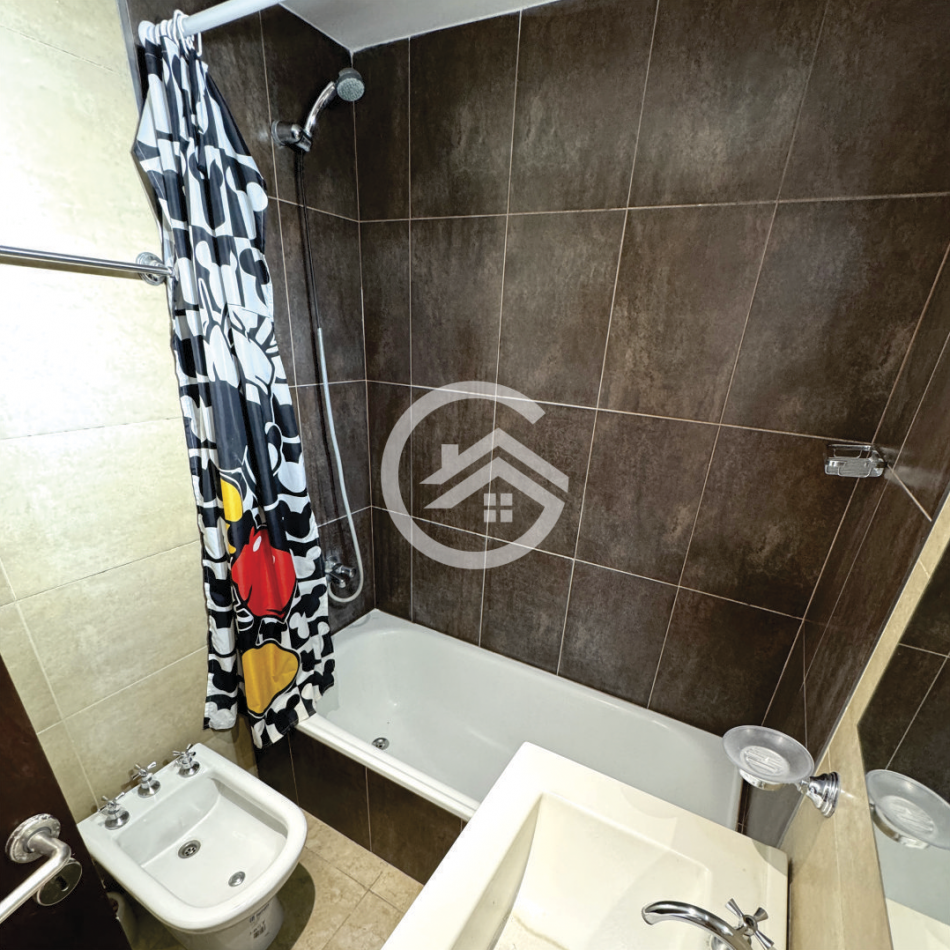 Venta Triplex 4 ambientes en barrio La Perla