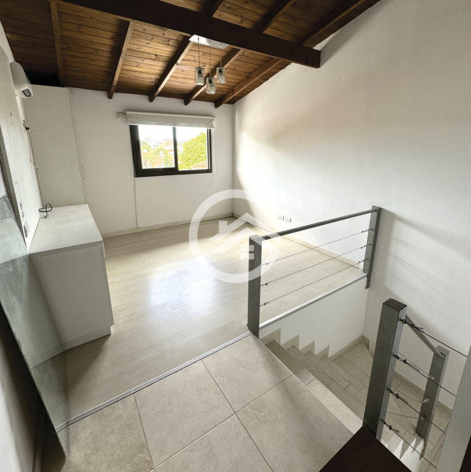 Venta Triplex 4 ambientes en barrio La Perla