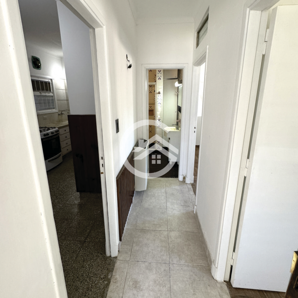 Chalet en Ph 4 ambientes, doble garaje y patio.