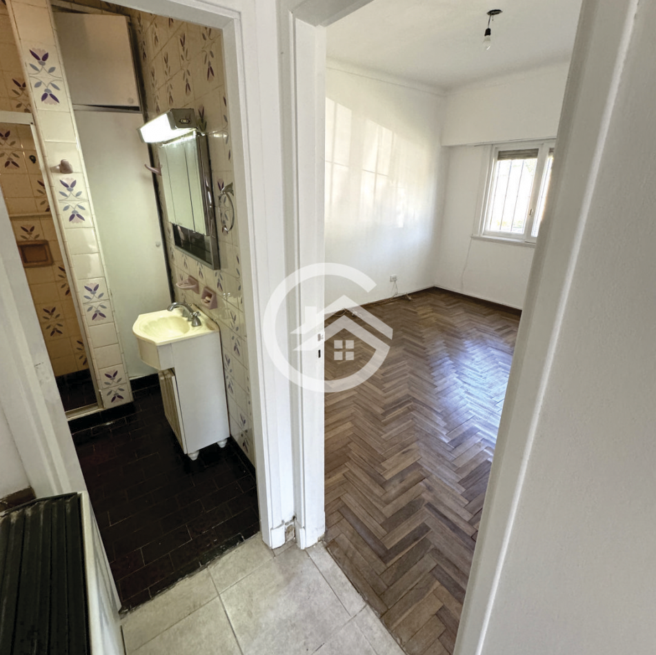 Chalet en Ph 4 ambientes, doble garaje y patio.