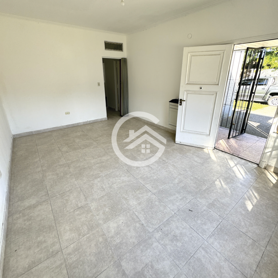 Chalet en Ph 4 ambientes, doble garaje y patio.