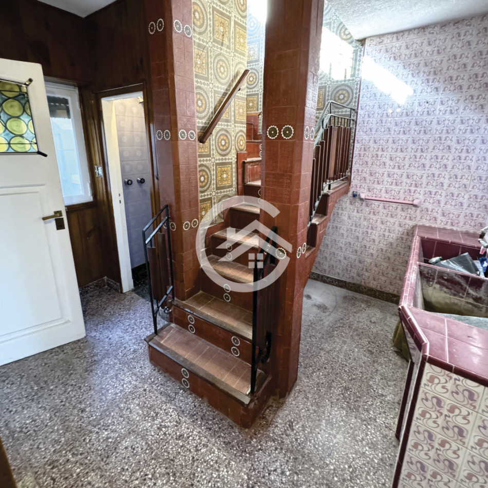 Chalet en Ph 4 ambientes, doble garaje y patio.