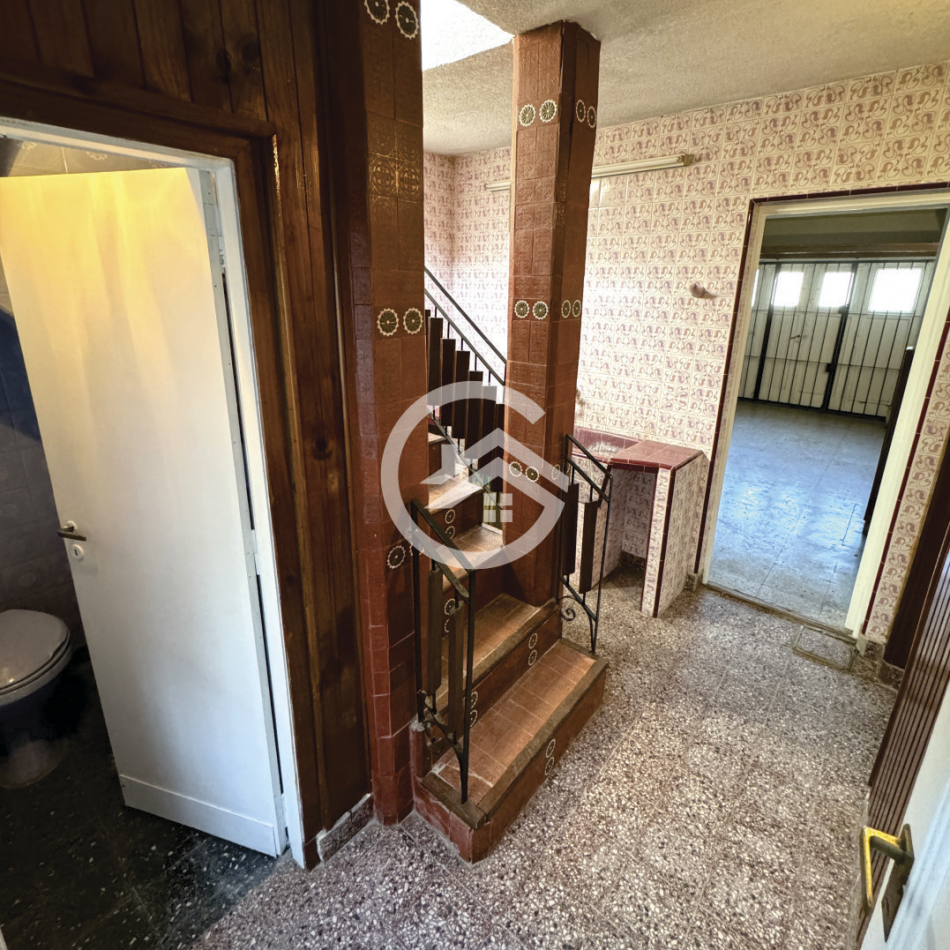 Chalet en Ph 4 ambientes, doble garaje y patio.