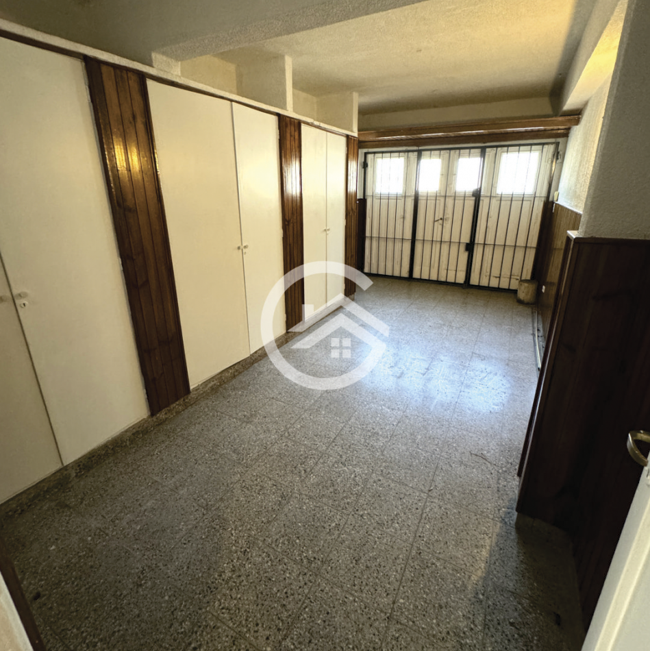 Chalet en Ph 4 ambientes, doble garaje y patio.