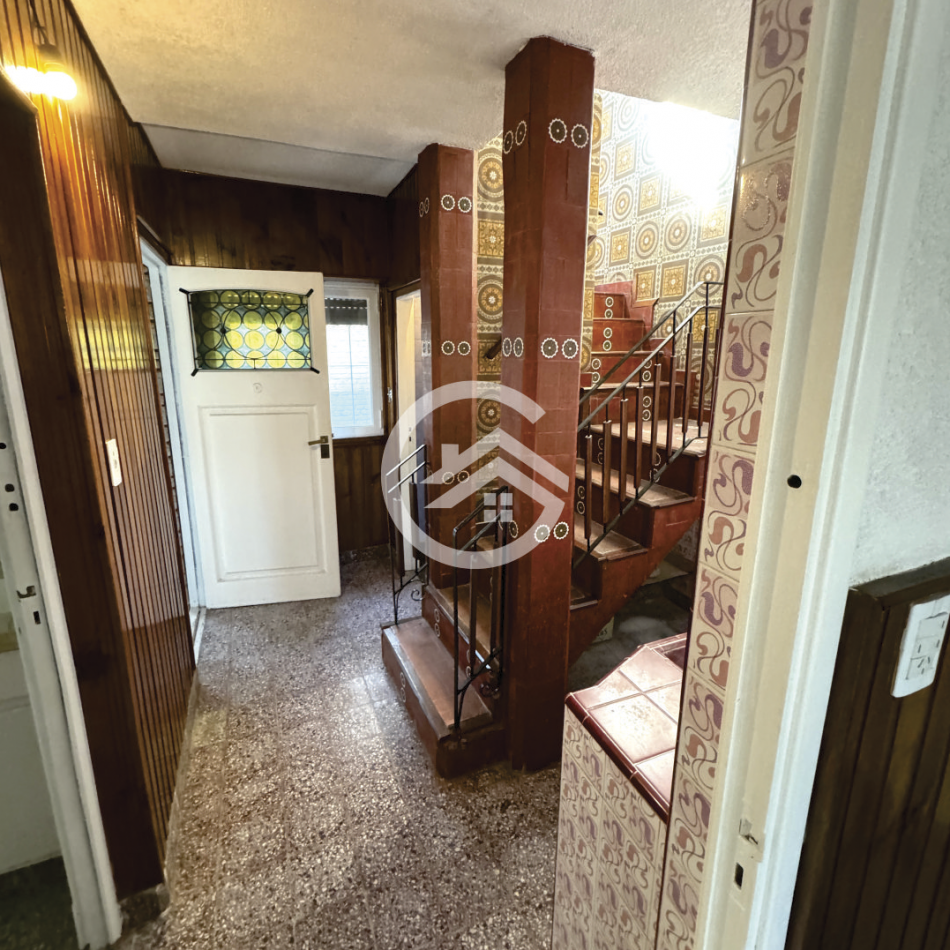 Chalet en Ph 4 ambientes, doble garaje y patio.