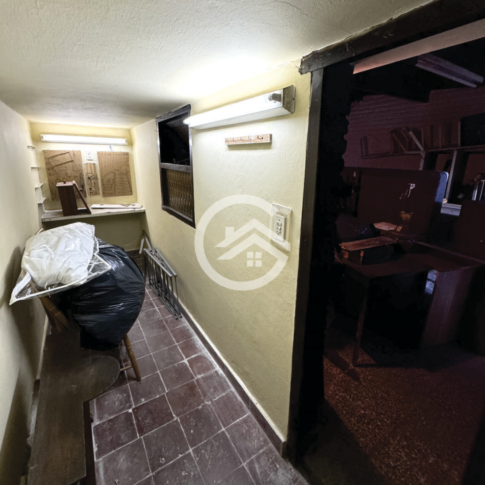 Chalet en Ph 4 ambientes, doble garaje y patio.