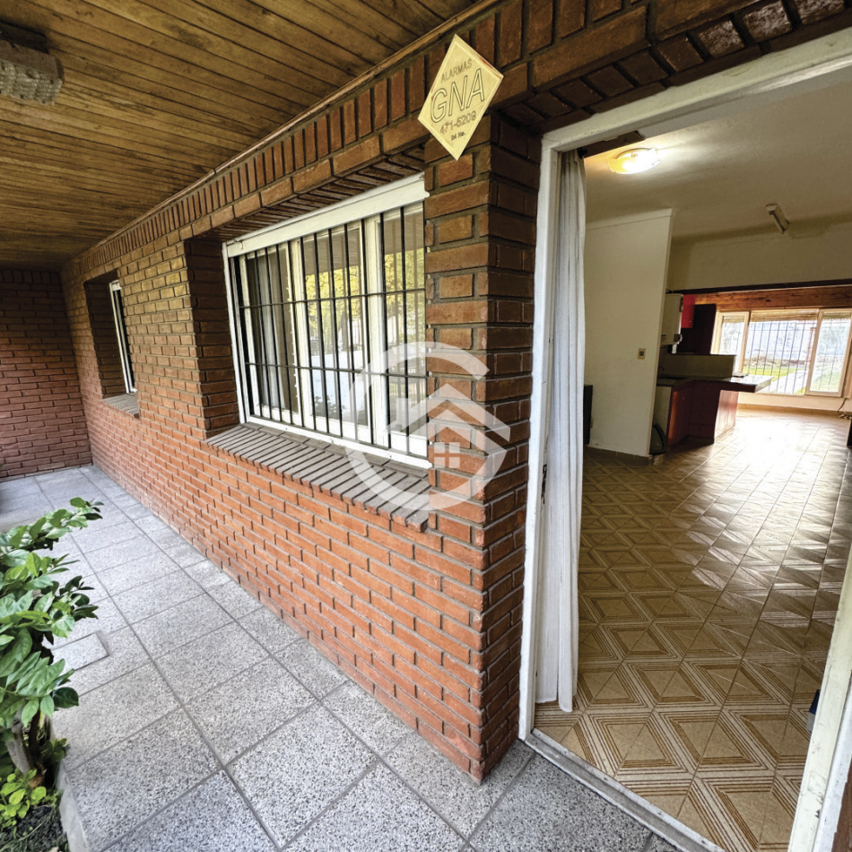 Venta Chalet 3 ambientes, garaje doble y gran parque!  