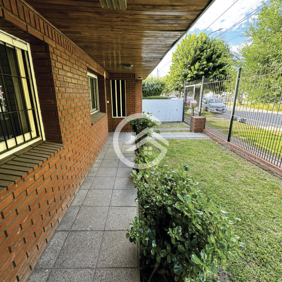 Venta Chalet 3 ambientes, garaje doble y gran parque!  