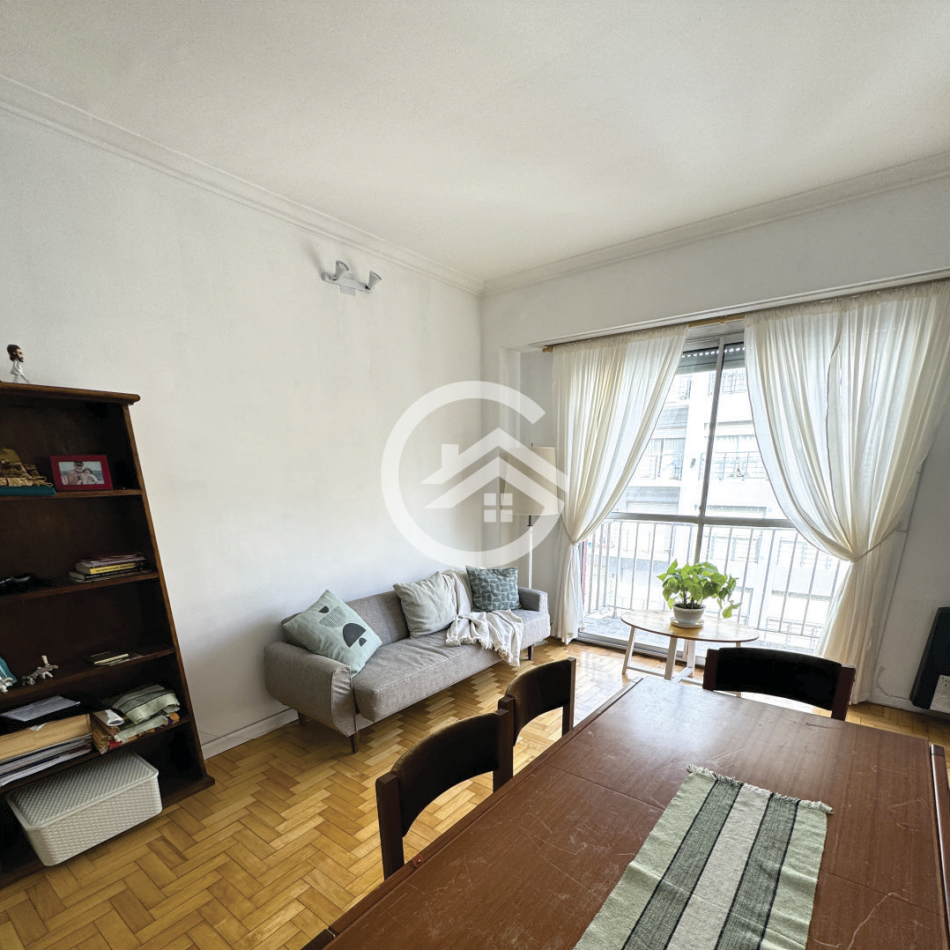Departamento 2 ambientes con doble balcon. Vista al mar. Centro. 