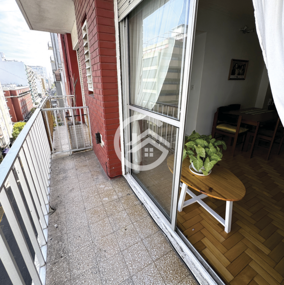 Departamento 2 ambientes con doble balcon. Vista al mar. Centro. 