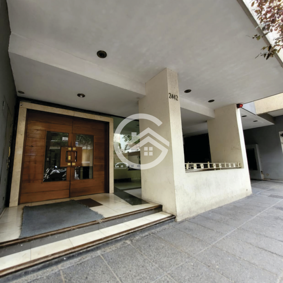 Depto 2 ambientes con balcon, terraza y cochera. Plaza Colon 