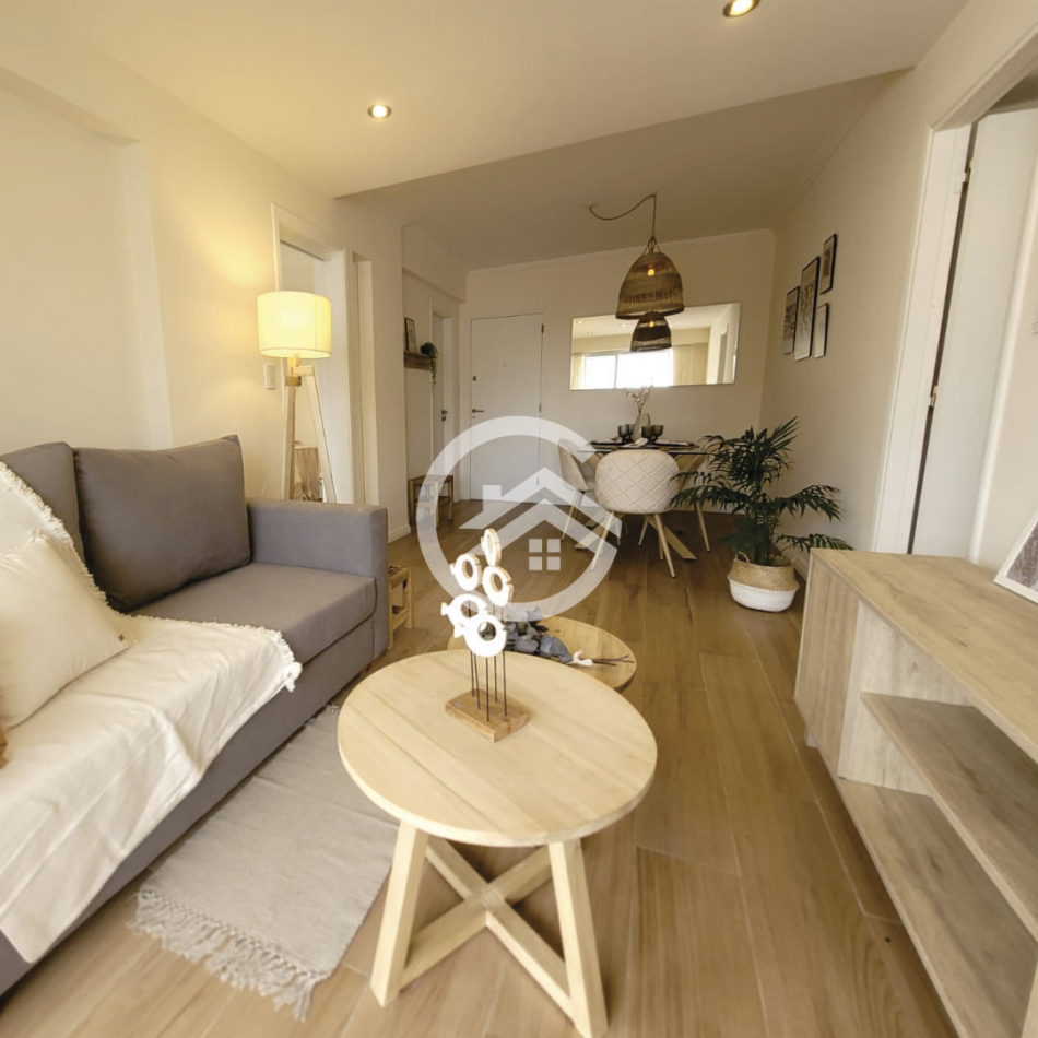 Depto 2 ambientes con balcon, terraza y cochera. Plaza Colon 