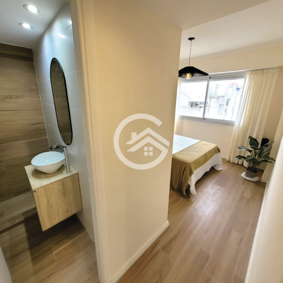 Depto 2 ambientes con balcon, terraza y cochera. Plaza Colon 
