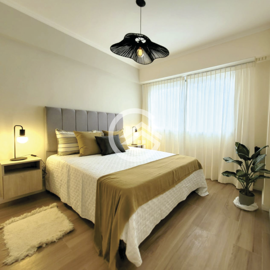 Depto 2 ambientes con balcon, terraza y cochera. Plaza Colon 