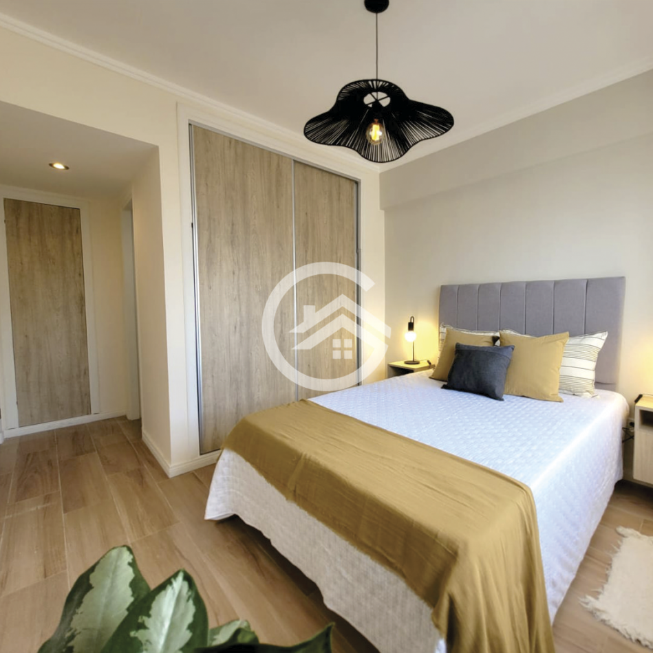 Depto 2 ambientes con balcon, terraza y cochera. Plaza Colon 