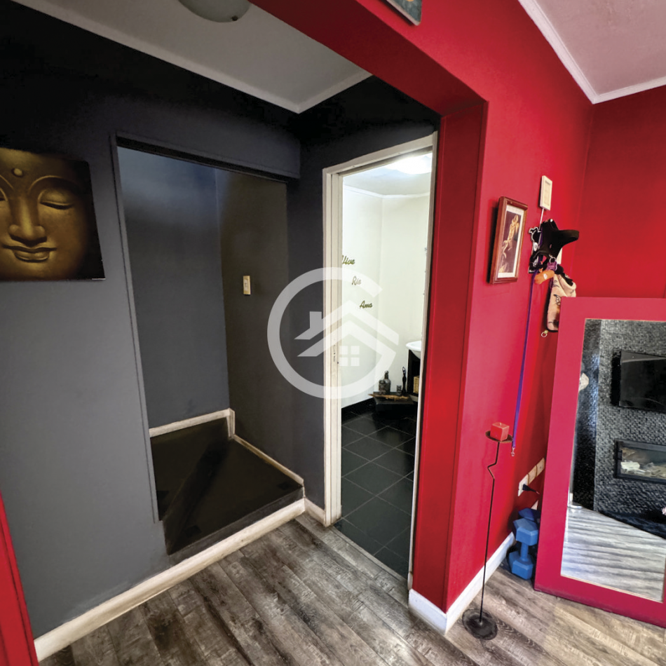 Moderna casa 4 ambientes con piscina y garaje. 