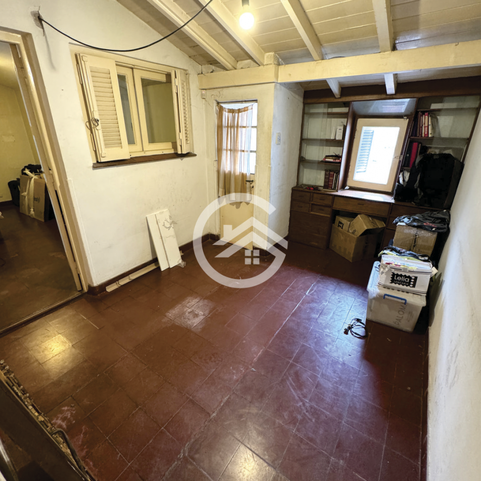 Chalet 5 amb. con patio y garaje + depto 3 amb. independiente.