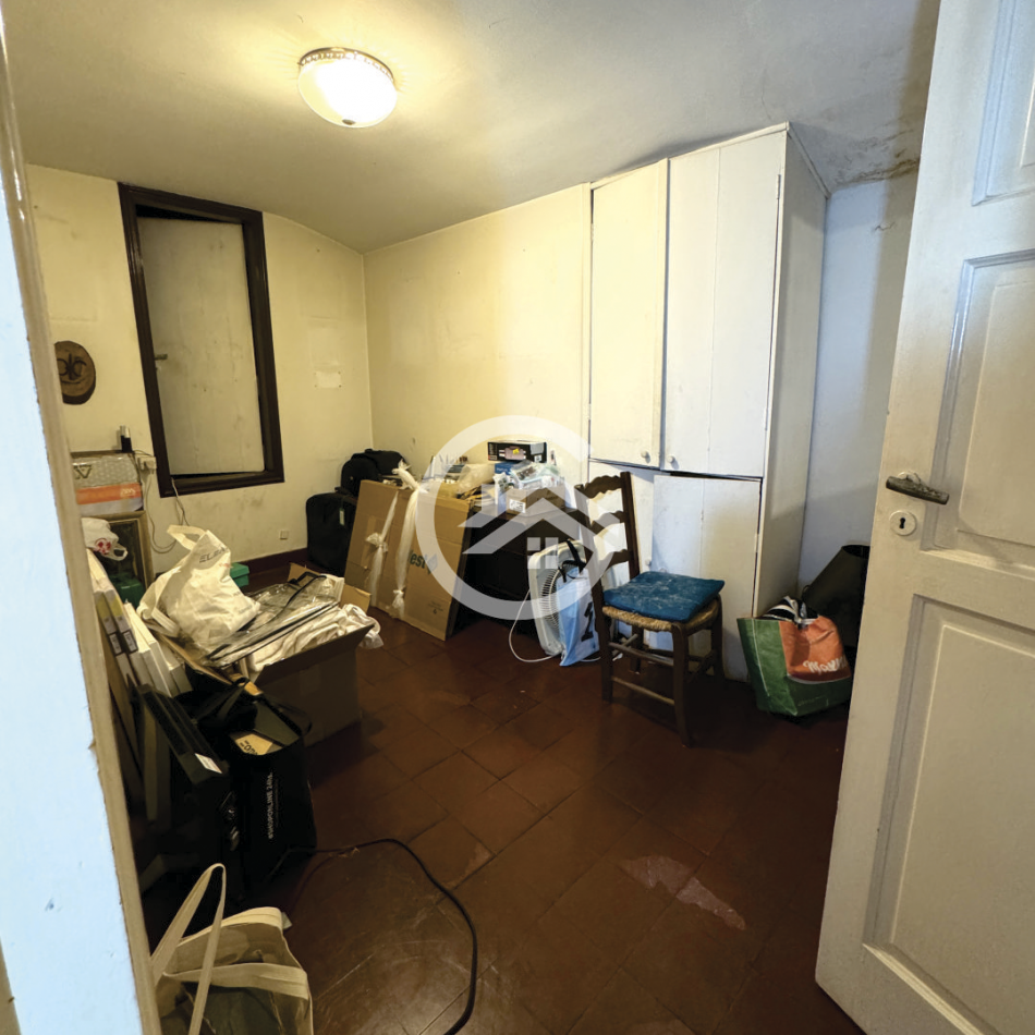 Chalet 5 amb. con patio y garaje + depto 3 amb. independiente.