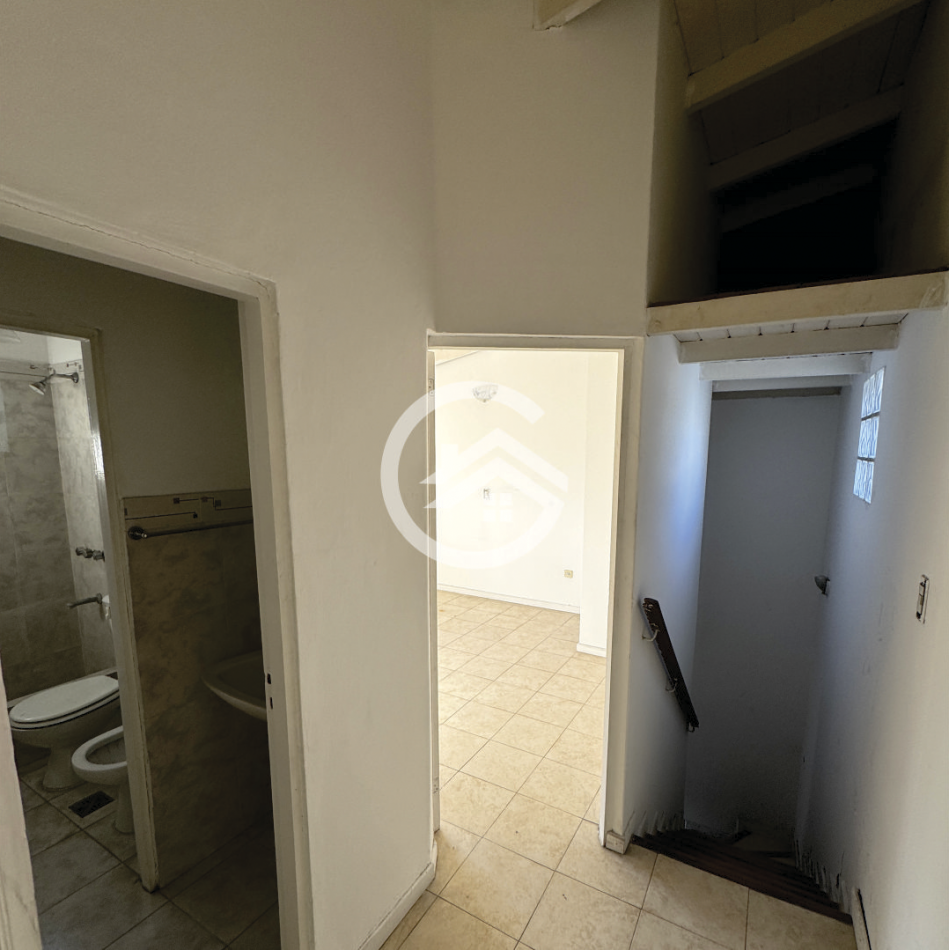 PH 3 AMBIENTES SIN EXPENSAS Y CON ENTRADA PARA VEHICULO