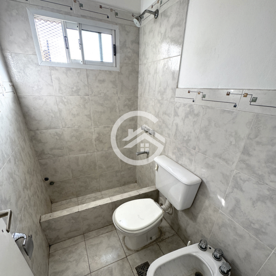 PH 3 AMBIENTES SIN EXPENSAS Y CON ENTRADA PARA VEHICULO