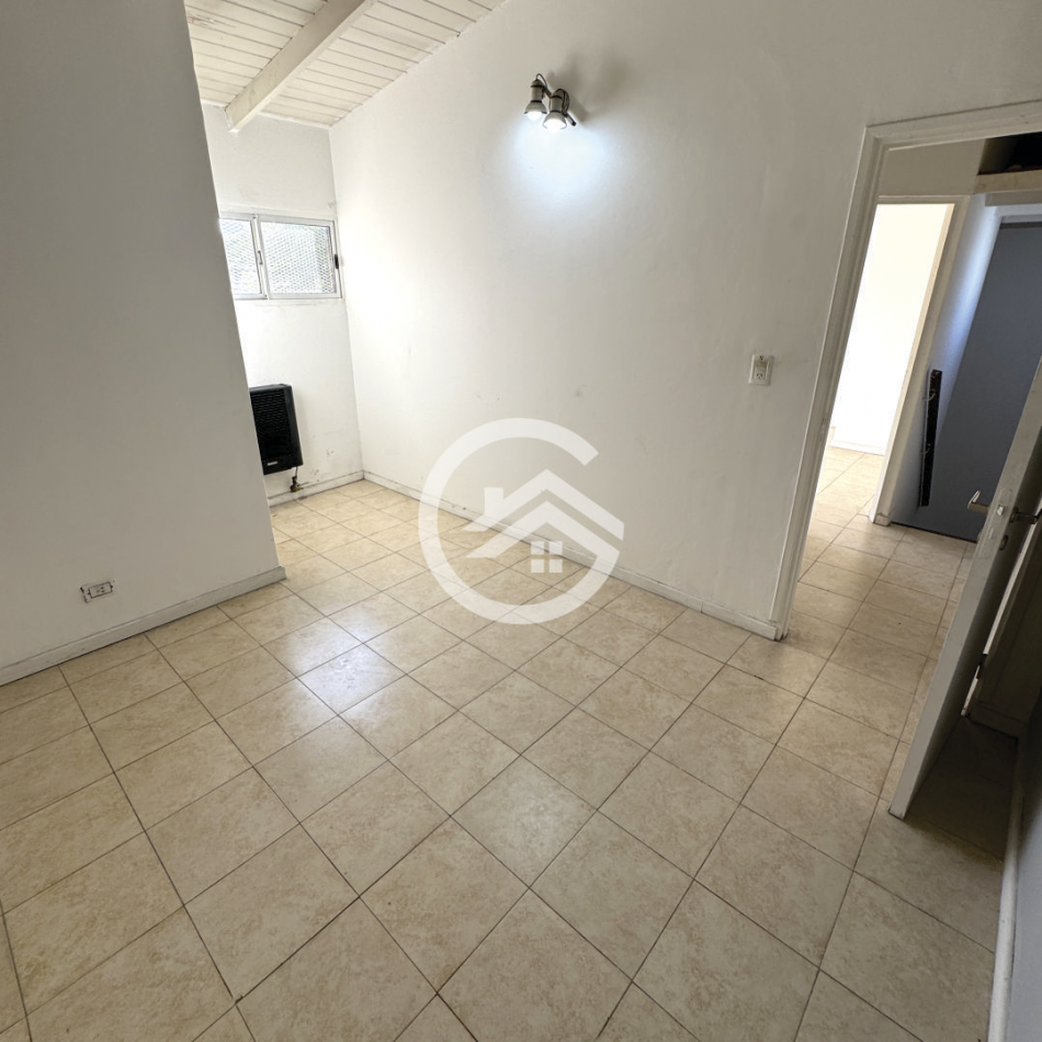 PH 3 AMBIENTES SIN EXPENSAS Y CON ENTRADA PARA VEHICULO