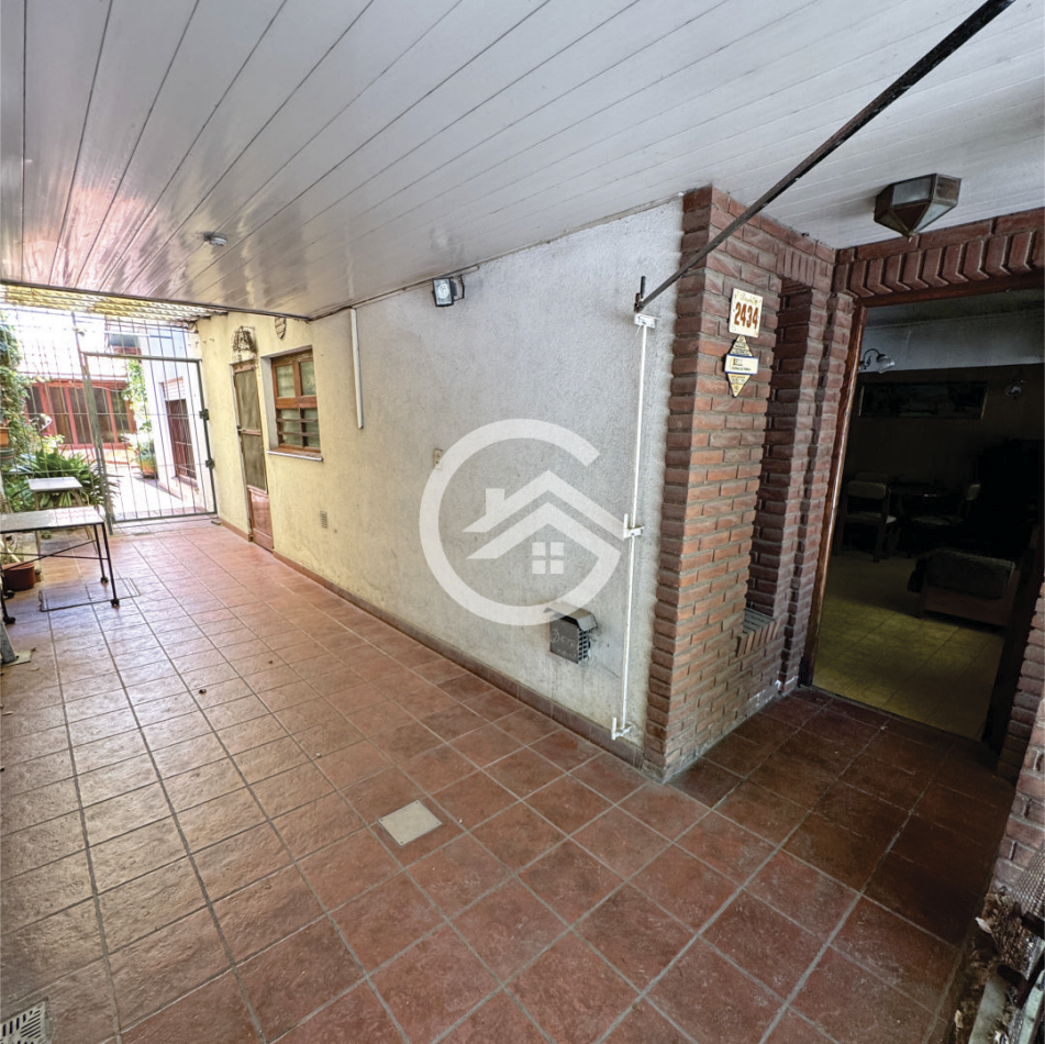 Casa 3 Ambientes con cochera y quincho. 