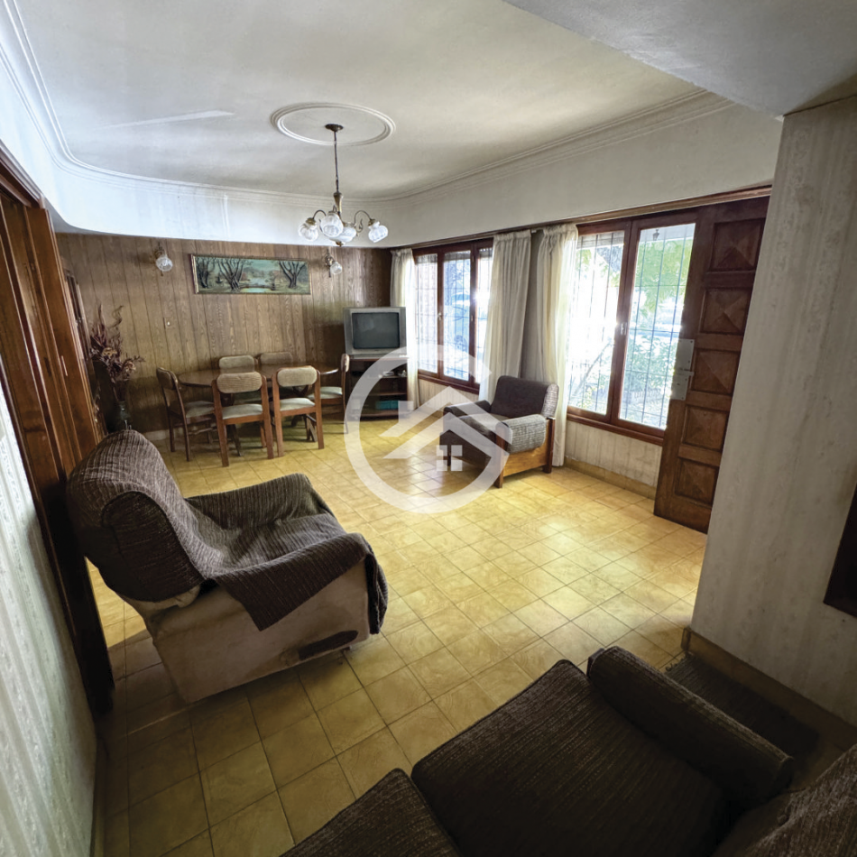 Casa 3 Ambientes con cochera y quincho. 