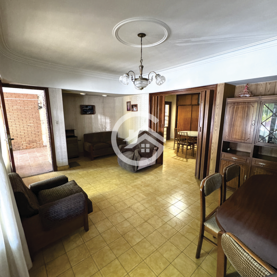 Casa 3 Ambientes con cochera y quincho. 
