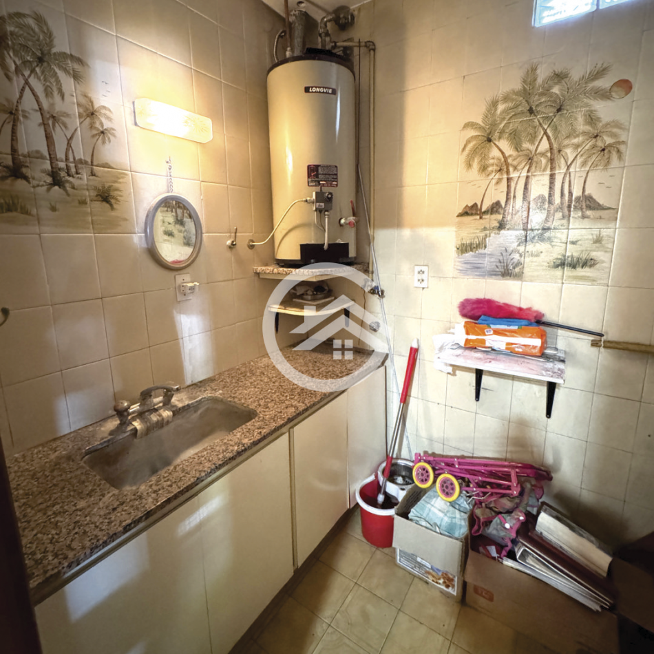 Casa 3 Ambientes con cochera y quincho. 