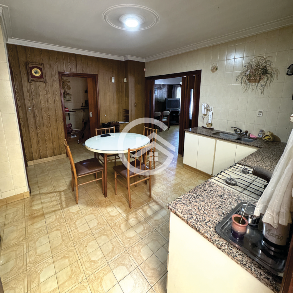 Casa 3 Ambientes con cochera y quincho. 