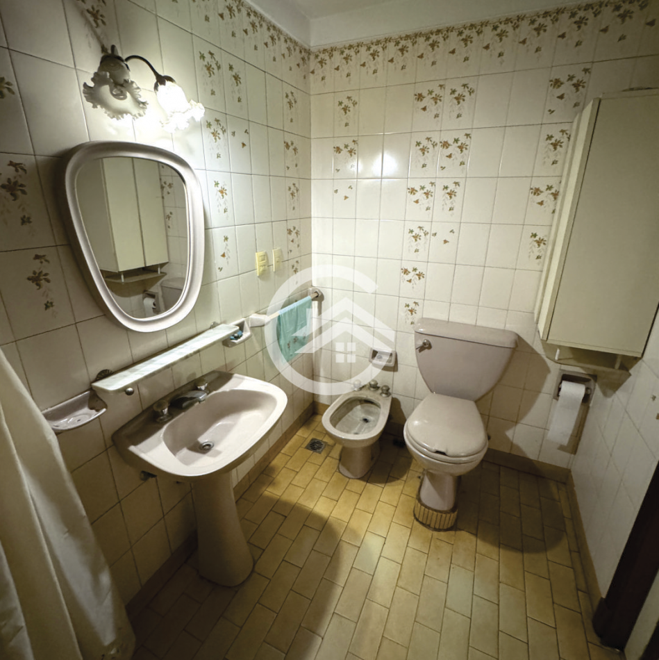 Casa 3 Ambientes con cochera y quincho. 