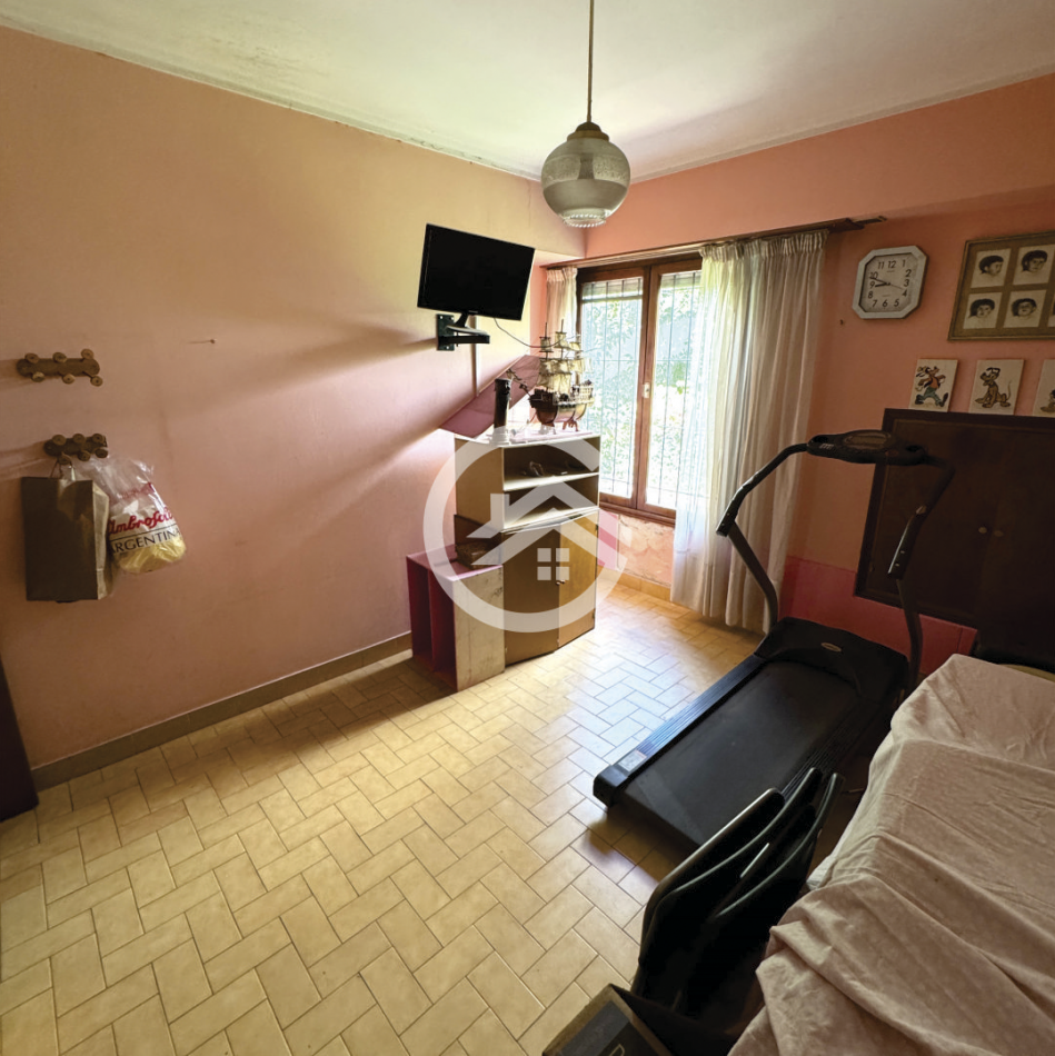 Casa 3 Ambientes con cochera y quincho. 