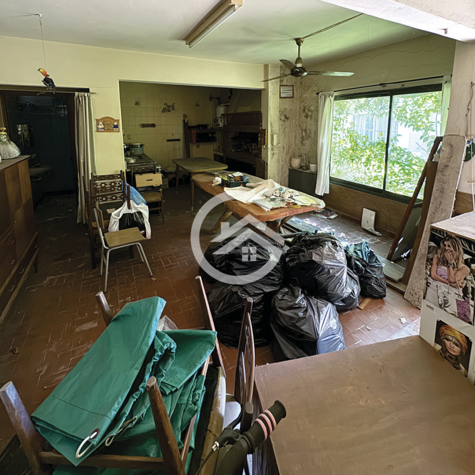 Casa 3 Ambientes con cochera y quincho. 