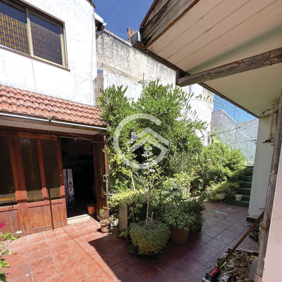 Casa 3 Ambientes con cochera y quincho. 