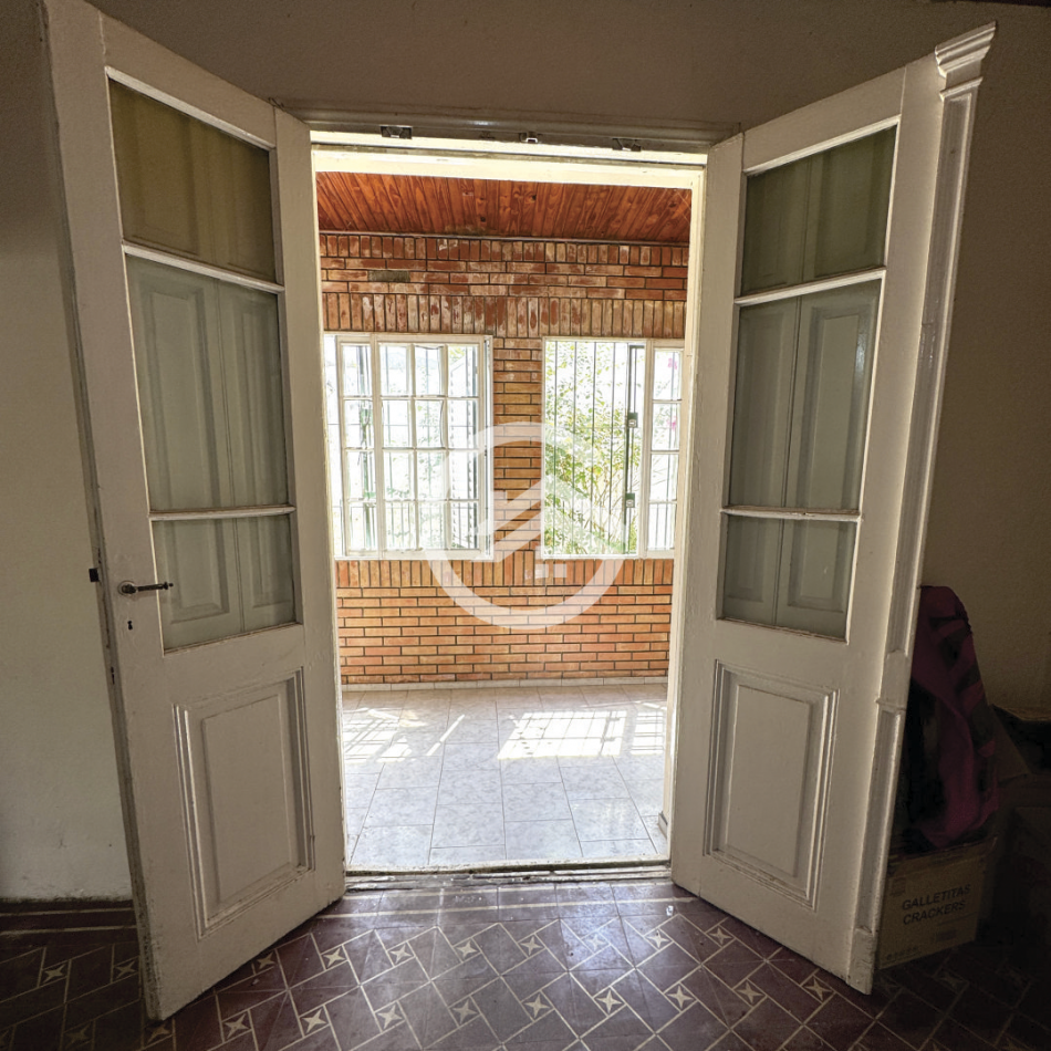 Oportunidad! Casa 5 ambientes con parque.